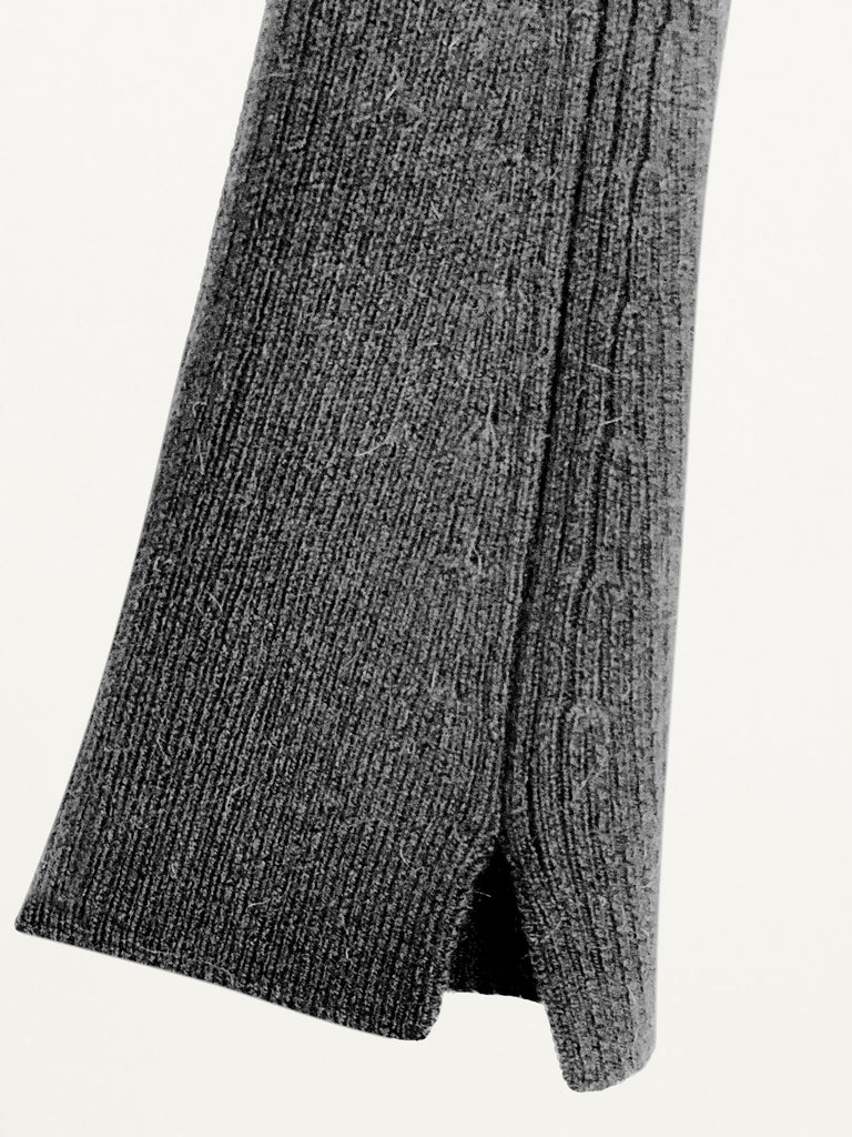 Ribbed Arm Warmers in Charcoal